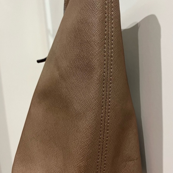 Michael Michael Kors Brown/Taupe Tote Shoulder Straps 2-Large Interior Pockets - Picture 4 of 13